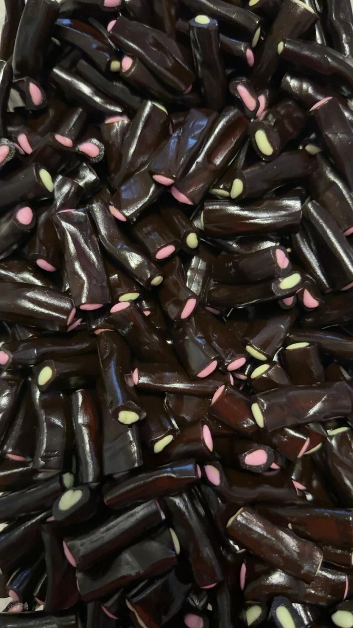 Mini Câbles Réglisse – Intensité et cœur gourmand 🖤🍬✨ (100g)