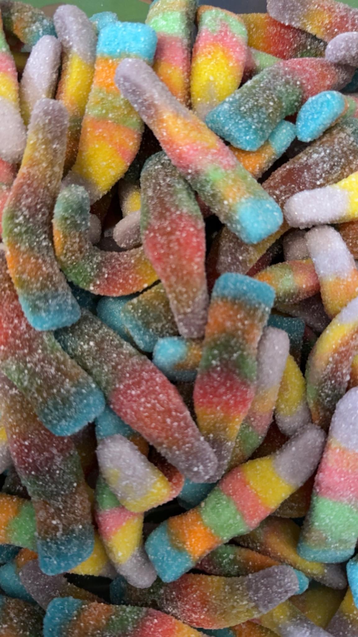 Bonbons Bouteilles Multicolores – Explosion acidulée et fun 🌈🍬✨ (100g)