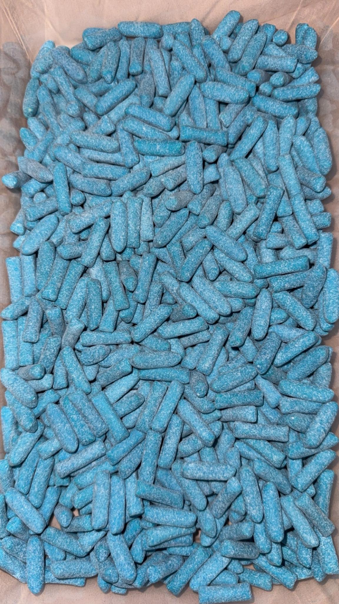 Hitschies Acidulés Framboise – Explosion de peps et de fraîcheur 💙🍓⚡ (100g)