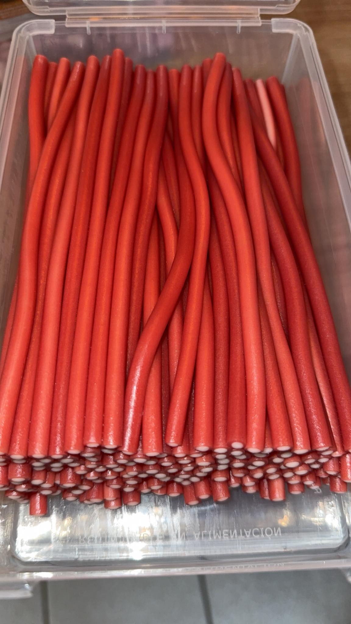 Tubes à la Fraise – Le classique gourmand 🍓🍬❤️ (à l'unité)
